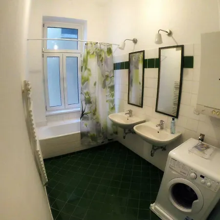 Centrally-Located Authentic Apartment Wien Exterior foto
