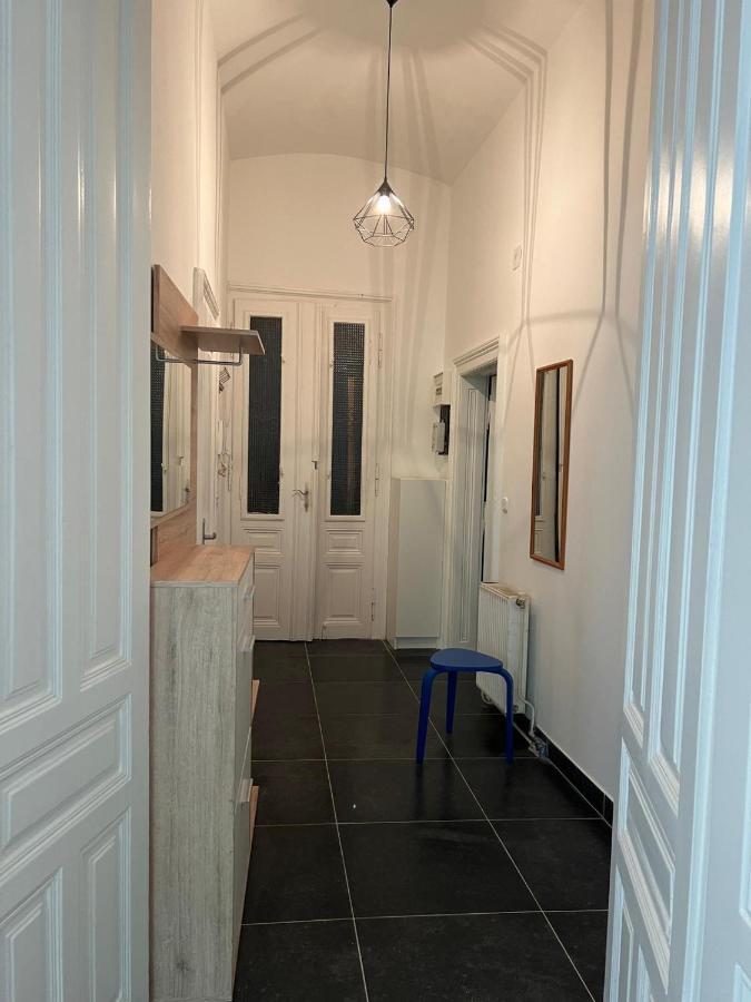 Centrally-located Authentic * Wien