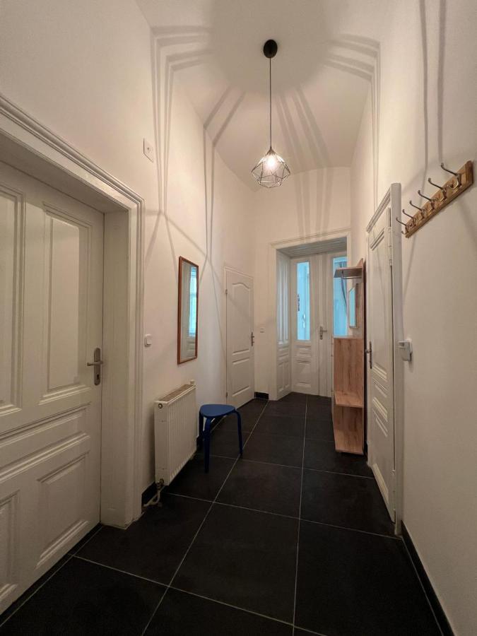 Centrally-located Authentic * Wien