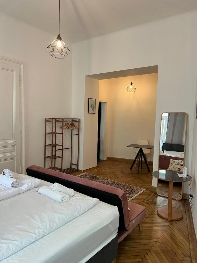 Centrally-located Authentic Apartamento