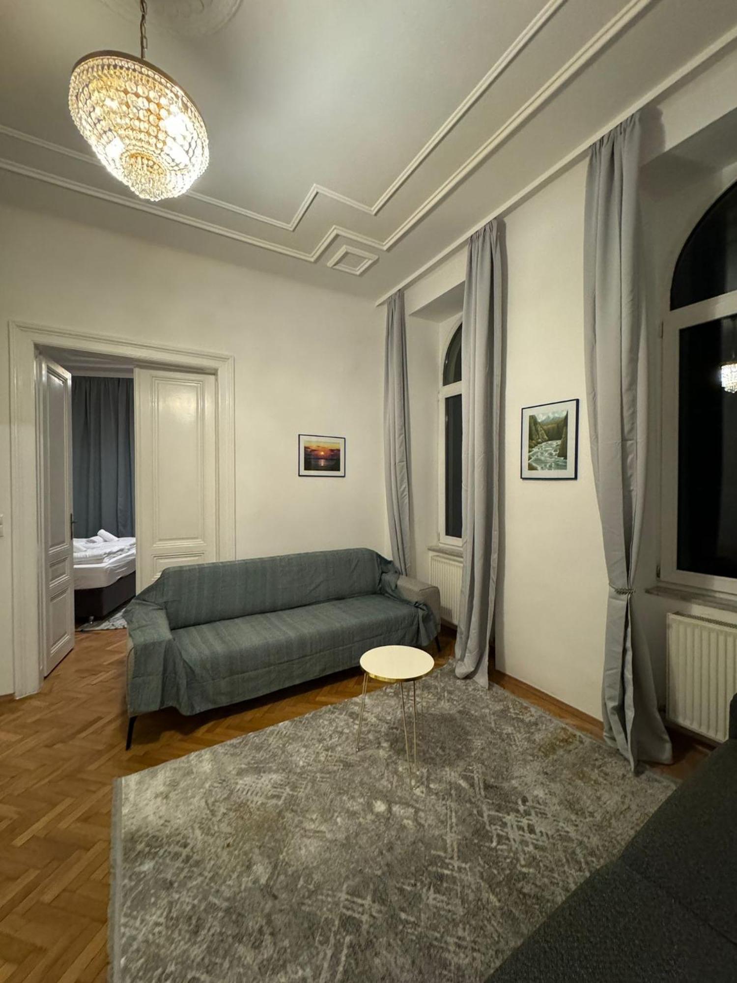 Apartamento Centrally-located Authentic