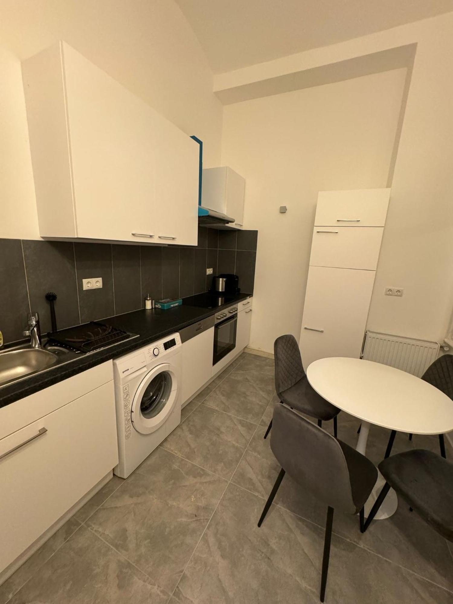 Centrally-located Authentic Apartamento *