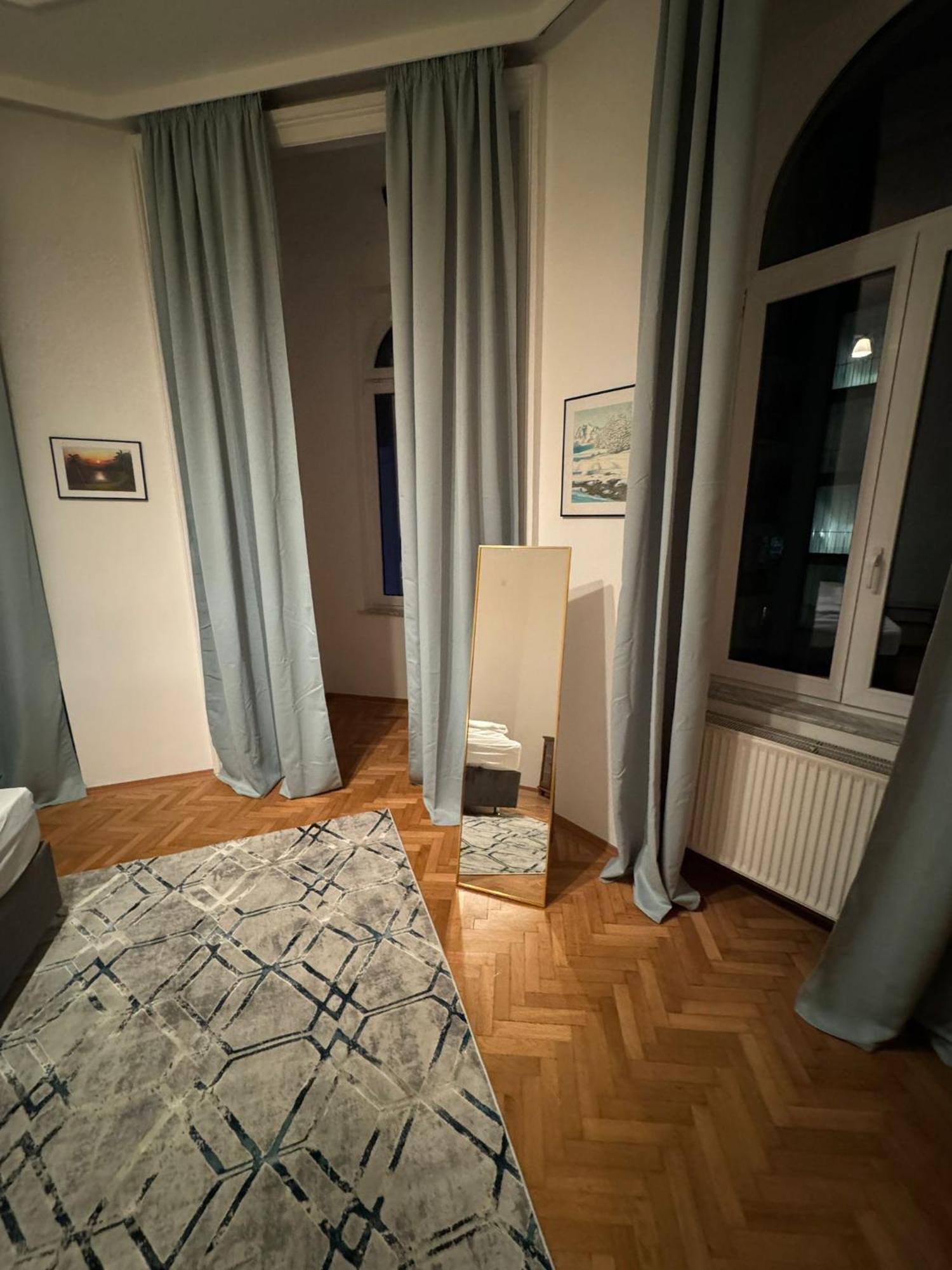 Apartamento Centrally-located Authentic